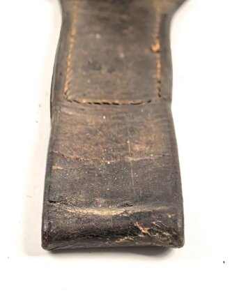 Österreich, Seitengewehr Modell 1870, ungereinigt, mit Koppelschuh, Herstellermarke auf Klingenansatz, Drückerfede bzw Drückerknopf entfernt und mit Zinn ausgefüllt,