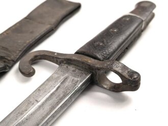 Österreich, Seitengewehr Modell 1870, ungereinigt, mit Koppelschuh, Herstellermarke auf Klingenansatz, Drückerfede bzw Drückerknopf entfernt und mit Zinn ausgefüllt,