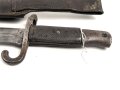 Österreich, Seitengewehr Modell 1870, ungereinigt, mit Koppelschuh, Herstellermarke auf Klingenansatz, Drückerfede bzw Drückerknopf entfernt und mit Zinn ausgefüllt,