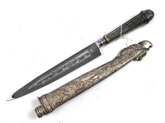 Argentinien, Gauchomesser, 20.Jahrhundert, silberne oder  versilberte Ausführung, Inox KLinge mit  typischen Ätzungen auf beiden Seiten, 