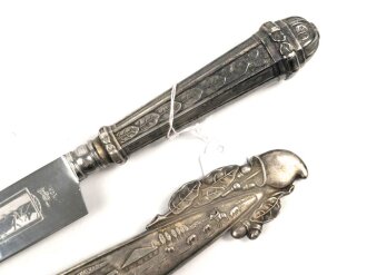 Argentinien, Gauchomesser, 20.Jahrhundert, silberne oder  versilberte Ausführung, Inox KLinge mit  typischen Ätzungen auf beiden Seiten, 