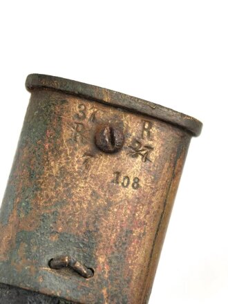 Preußen, Kaiserreich, Füsilier- Seitengewehr Modell 1860, diverse Truppenstempel auf Griffstück, Parierstange und Mundblech, Hersteller S&K Solingen, Abnahmestempel FW 64, Klinge wohl nachtäglich neubefestigt, Scheidennaht geschlossen,
