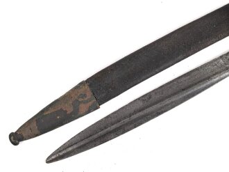 Preußen, Kaiserreich, Füsilier- Seitengewehr Modell 1860, diverse Truppenstempel auf Griffstück, Parierstange und Mundblech, Hersteller S&K Solingen, Abnahmestempel FW 64, Klinge wohl nachtäglich neubefestigt, Scheidennaht geschlossen,