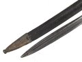 Preußen, Kaiserreich, Füsilier- Seitengewehr Modell 1860, diverse Truppenstempel auf Griffstück, Parierstange und Mundblech, Hersteller S&K Solingen, Abnahmestempel FW 64, Klinge wohl nachtäglich neubefestigt, Scheidennaht geschlossen,