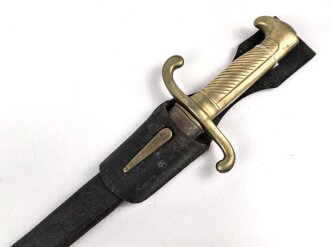 Preußen, Kaiserreich,Faschinenmesser Modell 1864 U/M, Eigentumstück mit Koppelschuh, dieser auf der Rückseite mit Nagelloch, Hersteller Solingen, Scheidennaht an 2 Stelle ca 10 cm offen , Leder hart