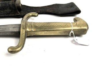 Preußen, Kaiserreich,Faschinenmesser Modell 1864 U/M, Eigentumstück mit Koppelschuh, dieser auf der Rückseite mit Nagelloch, Hersteller Solingen, Scheidennaht an 2 Stelle ca 10 cm offen , Leder hart