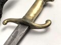 Preußen, Kaiserreich,Faschinenmesser Modell 1864 U/M, Eigentumstück mit Koppelschuh, dieser auf der Rückseite mit Nagelloch, Hersteller Solingen, Scheidennaht an 2 Stelle ca 10 cm offen , Leder hart