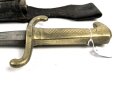 Preußen, Kaiserreich,Faschinenmesser Modell 1864 U/M, Eigentumstück mit Koppelschuh, dieser auf der Rückseite mit Nagelloch, Hersteller Solingen, Scheidennaht an 2 Stelle ca 10 cm offen , Leder hart