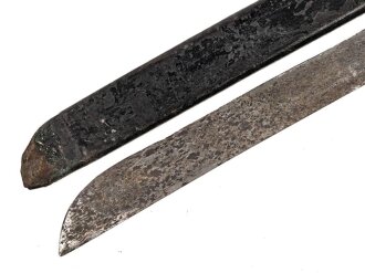 Sachsen, Faschinenmesser Modell 1845 , Truppenstempel auf Parierstange, Königskrone auf Parierstangenende, Scheide mit ungewöhnlicher Befestigung, ähnlich Bayern, jedoch passgenau, Ortblech fehlt, Leder biegsam