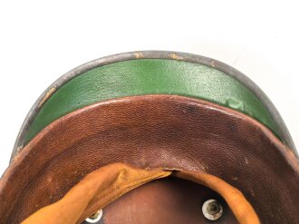 1. Weltkrieg Preussen, Pickelhaube für einen Offizier der Artillerie. Kriegsfertigung in gutem Gesamtzustand