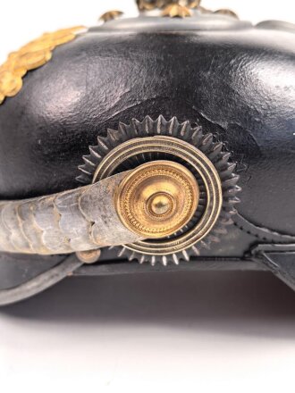 1. Weltkrieg Preussen, Pickelhaube für einen Offizier der Artillerie. Kriegsfertigung in gutem Gesamtzustand