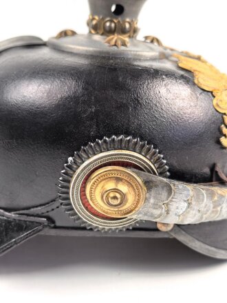 1. Weltkrieg Preussen, Pickelhaube für einen Offizier der Artillerie. Kriegsfertigung in gutem Gesamtzustand