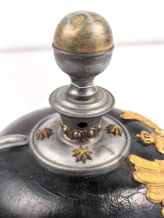 1. Weltkrieg Preussen, Pickelhaube für einen Offizier der Artillerie. Kriegsfertigung in gutem Gesamtzustand