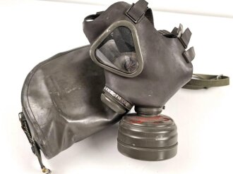 Bundeswehr, Schutzmaske Modell 62 mit Filter FE55 in Tasche. Reissverschluss wie immer schwer gängig