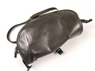 Bundeswehr, Schutzmaske Modell 62 mit Filter FE55 in Tasche. Reissverschluss wie immer schwer gängig