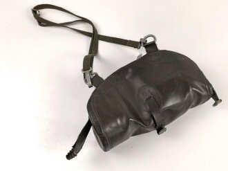 Bundeswehr, Schutzmaske Modell 62 mit Filter FE55 in Tasche. Reissverschluss wie immer schwer gängig