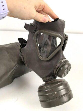Bundeswehr, Schutzmaske Modell 62 mit Filter FE55 in Tasche. Reissverschluss wie immer schwer gängig