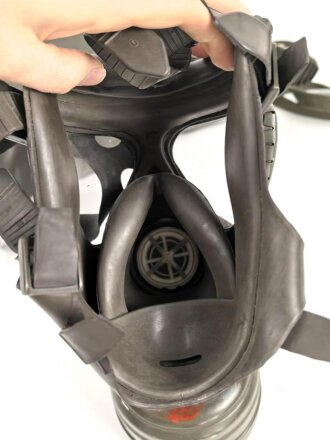 Bundeswehr, Schutzmaske Modell 62 mit Filter FE55 in Tasche. Reissverschluss wie immer schwer gängig