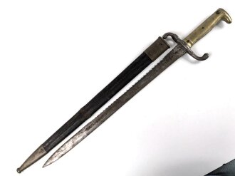 Preußen Kaiserreich, Seitengewehr Modell 1871 mit Säge, verschiedene Truppenstempel, Hersteller Kirschbaum Solingen, Lederscheide mit Knick aber fest, ungereinigt. Kammerstück von 1874