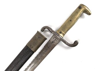 Preußen Kaiserreich, Seitengewehr Modell 1871 mit Säge, verschiedene Truppenstempel, Hersteller Kirschbaum Solingen, Lederscheide mit Knick aber fest, ungereinigt. Kammerstück von 1874