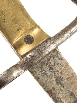 Preußen Kaiserreich, Seitengewehr Modell 1871 mit Säge, verschiedene Truppenstempel, Hersteller Kirschbaum Solingen, Lederscheide mit Knick aber fest, ungereinigt. Kammerstück von 1874