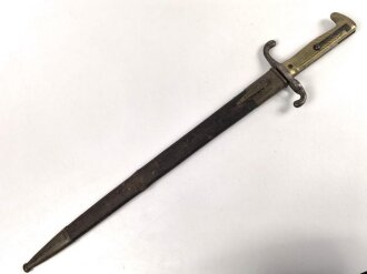 Preußen Kaiserreich, Seitengewehr Modell 1871 mit Säge, verschiedene Truppenstempel, Hersteller Kirschbaum Solingen, Lederscheide mit Knick aber fest, ungereinigt. Kammerstück von 1874