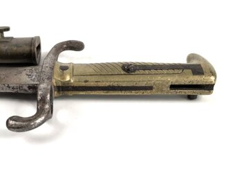Preußen Kaiserreich, Seitengewehr Modell 1871 mit Säge, verschiedene Truppenstempel, Hersteller Kirschbaum Solingen, Lederscheide mit Knick aber fest, ungereinigt. Kammerstück von 1874