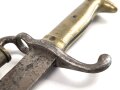 Preußen Kaiserreich, Seitengewehr Modell 1871 mit Säge, verschiedene Truppenstempel, Hersteller Kirschbaum Solingen, Lederscheide mit Knick aber fest, ungereinigt. Kammerstück von 1874