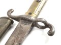 Preußen Kaiserreich, Seitengewehr Modell 1871 mit Säge, verschiedene Truppenstempel, Hersteller Kirschbaum Solingen, Lederscheide mit Knick aber fest, ungereinigt. Kammerstück von 1874