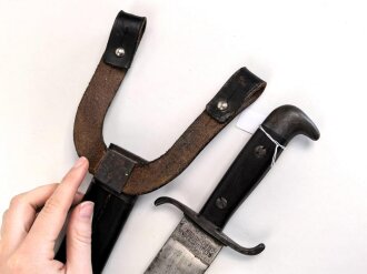 Jaglicher Hauer, Hersteller Gebrüder Dittmar Heilbronn,  mit dazugehöriger Tragevorrichtung, eventuell auch von württembergischen Jägereinheiten getragen, Scheidenspalt ca 5mm, keine Truppenstempel,