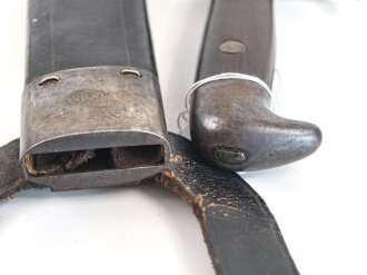 Jaglicher Hauer, Hersteller Gebrüder Dittmar Heilbronn,  mit dazugehöriger Tragevorrichtung, eventuell auch von württembergischen Jägereinheiten getragen, Scheidenspalt ca 5mm, keine Truppenstempel,