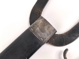 Jaglicher Hauer, Hersteller Gebrüder Dittmar Heilbronn,  mit dazugehöriger Tragevorrichtung, eventuell auch von württembergischen Jägereinheiten getragen, Scheidenspalt ca 5mm, keine Truppenstempel,
