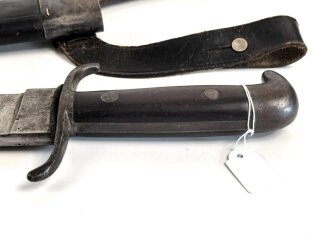 Jaglicher Hauer, Hersteller Gebrüder Dittmar Heilbronn,  mit dazugehöriger Tragevorrichtung, eventuell auch von württembergischen Jägereinheiten getragen, Scheidenspalt ca 5mm, keine Truppenstempel,