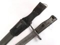 1.Weltkrieg Ersatzseitengewehr mit Koppelschuh, geprägter Stahlgriff, Originallack, Typ EB 47 mit ausgeprägter Laufkralle und Hohlkehle, Abnahmestempel auf Klingenrückenansatz, Gesamtlänge ohne Scheide 43 cm