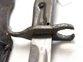 1.Weltkrieg Ersatzseitengewehr mit Koppelschuh, geprägter Stahlgriff, Originallack, Typ EB 47 mit ausgeprägter Laufkralle und Hohlkehle, Abnahmestempel auf Klingenrückenansatz, Gesamtlänge ohne Scheide 43 cm