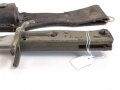 1.Weltkrieg Ersatzseitengewehr mit Koppelschuh, geprägter Stahlgriff, Originallack, Typ EB 47 mit ausgeprägter Laufkralle und Hohlkehle, Abnahmestempel auf Klingenrückenansatz, Gesamtlänge ohne Scheide 43 cm