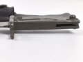 1.Weltkrieg Ersatzseitengewehr in vermutlich neuzeitlichem Koppelschuh. Geprägter Stahlgriff, Originallack auf Stahlscheide und Griff, Typ EB 47 mit ausgeprägter Laufkralle, Klinge mit Hohlkehle