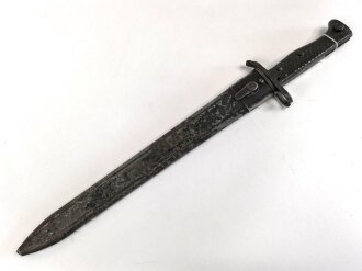 1.Weltkrieg Ersatzseitengewehr Typ EB 42  mit gerilltem Stahlgriff und Säge, Reste von schwarzem Originallack auf Stahlscheide, diese am Ort mit ca 6,5 cm offener Lötstelle.