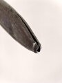 1.Weltkrieg Ersatzseitengewehr Typ EB 42  mit gerilltem Stahlgriff und Säge, Reste von schwarzem Originallack auf Stahlscheide, diese am Ort mit ca 6,5 cm offener Lötstelle.