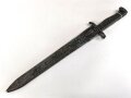 1.Weltkrieg Ersatzseitengewehr Typ EB 42  mit gerilltem Stahlgriff und Säge, Reste von schwarzem Originallack auf Stahlscheide, diese am Ort mit ca 6,5 cm offener Lötstelle.