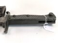 1.Weltkrieg Ersatzseitengewehr Typ EB 42  mit gerilltem Stahlgriff und Säge, Reste von schwarzem Originallack auf Stahlscheide, diese am Ort mit ca 6,5 cm offener Lötstelle.