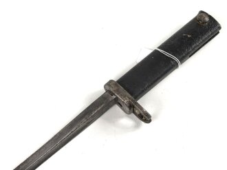 1.Weltkrieg Ersatzseitengewehr  mit gegossenem Stahlgriff und Dillenbajonettklinge mit deutscher Abnahme, Klingenspitze beschädigt, Griff nachlackiert,