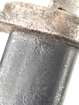 1.Weltkrieg Ersatzseitengewehr  mit gegossenem Stahlgriff und Dillenbajonettklinge mit deutscher Abnahme, Klingenspitze beschädigt, Griff nachlackiert,