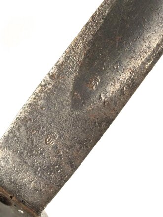 1.Weltkrieg Ersatzseitengewehr  mit gegossenem Stahlgriff und Dillenbajonettklinge mit deutscher Abnahme, Klingenspitze beschädigt, Griff nachlackiert,