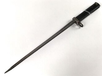 1.Weltkrieg Ersatzseitengewehr  mit gegossenem Stahlgriff und Dillenbajonettklinge mit deutscher Abnahme, Klingenspitze beschädigt, Griff nachlackiert,