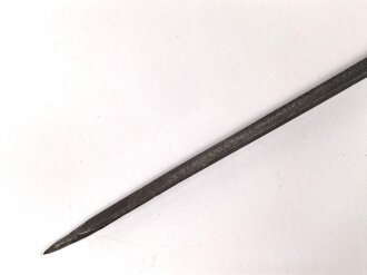 1.Weltkrieg Ersatzseitengewehr  mit gegossenem Stahlgriff und Dillenbajonettklinge mit deutscher Abnahme, Klingenspitze beschädigt, Griff nachlackiert,