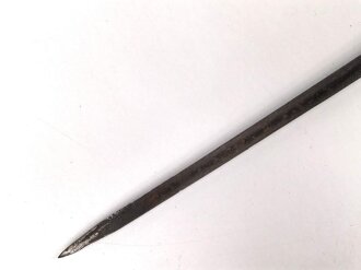 1.Weltkrieg Ersatzseitengewehr  mit gegossenem Stahlgriff und Dillenbajonettklinge mit deutscher Abnahme, Klingenspitze beschädigt, Griff nachlackiert,