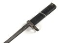 1.Weltkrieg Ersatzseitengewehr  mit gegossenem Stahlgriff und Dillenbajonettklinge mit deutscher Abnahme, Klingenspitze beschädigt, Griff nachlackiert,