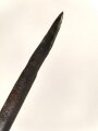 1.Weltkrieg Ersatzseitengewehr  mit gegossenem Stahlgriff und Dillenbajonettklinge mit deutscher Abnahme, Klingenspitze beschädigt, Griff nachlackiert,