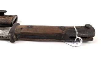 Kaiserreich, Seitengewehr Modell 1884/98 alter Art, mit Lederscheide , nummerngleicher Truppenstempel, Abnahmestempel auf Klinge W 88  und Kontrollmarken auf  Griffkasten   , Hersteller Alex Coppel Solingen, ungereinigt